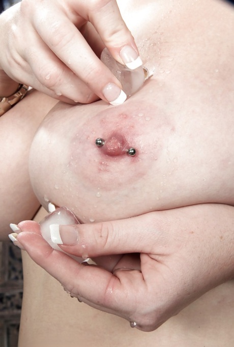 curvy cutie gives wild oral exclusive pics