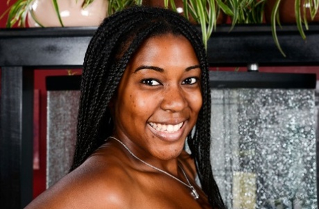 curvy rican free nude photo