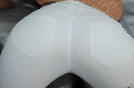 fat girl pissing top img