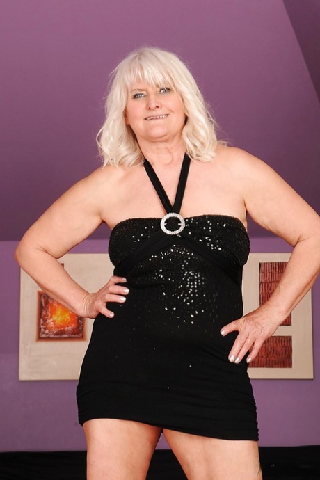 curvy blonde amateur nudes archive