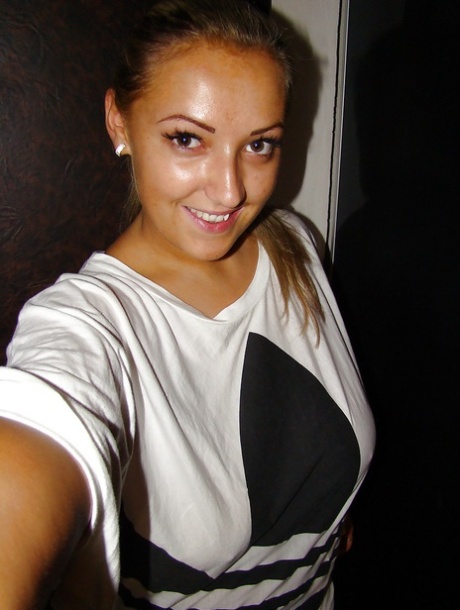curvy redhead dickriding submissive guy erotic pics