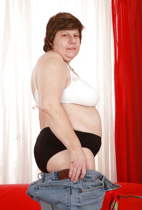 curvy sharon lesbian free porn pictures