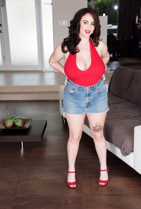 thick goth slut beautiful nude photos