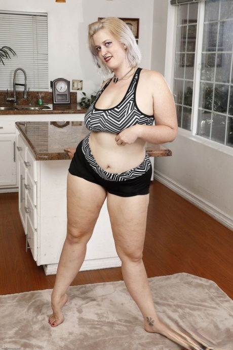 huge bbw legs spread beautiful nude image