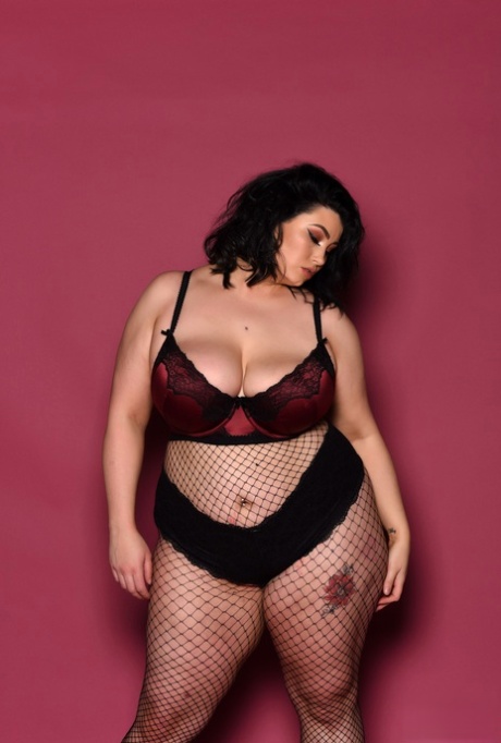 thick latina tease hot nude picture