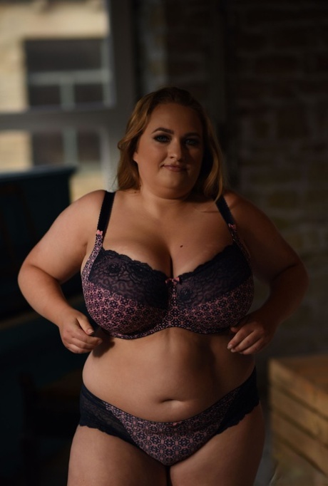 thick goth gym thot hot nude gallery