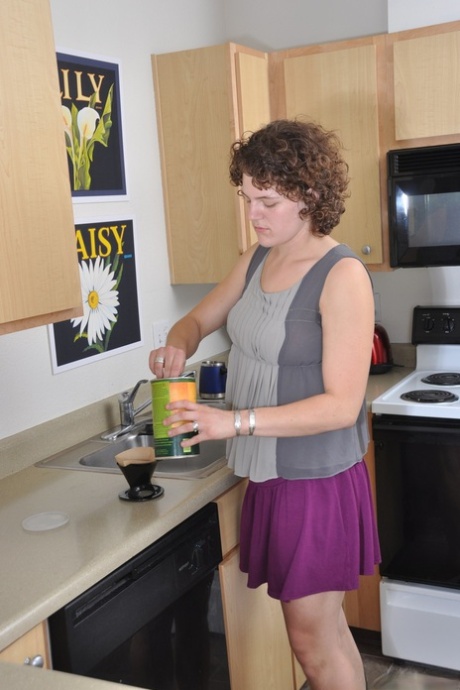 thick maid porno photo