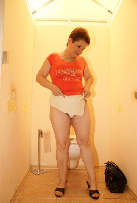 thick girl tricked into taking two cocks at once free gallery