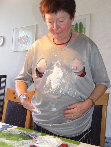 a voluptuous and horny elder sister exhibitionist pornos img