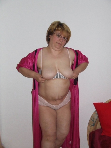 voluptuous vixen gets her ass fucked pornographic image