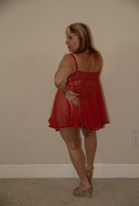 curvy slim waist naked image