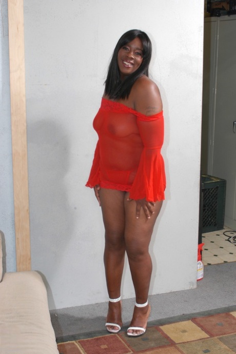my big ass girlfriend does only missionary naked galleries