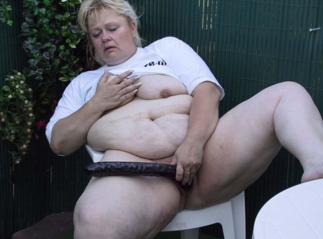 plumper gets pussy licked art naked pictures