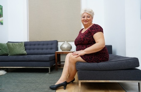 thick women huge tits british erotic image