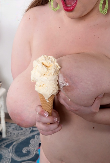 chubby girl poop chute naked image