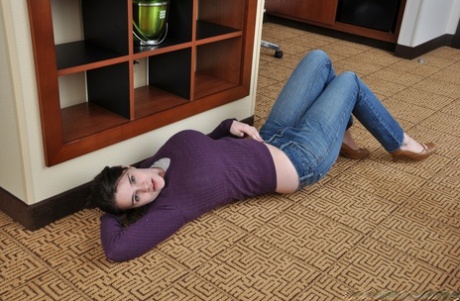 curvy brunette lesbian amateur exclusive galleries