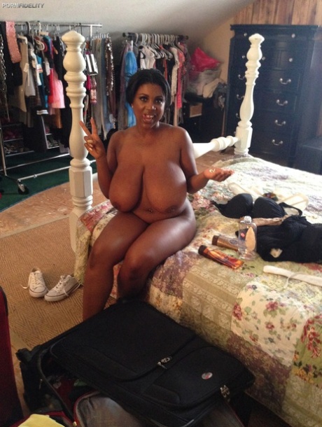 thick ebony pmv free nude photos
