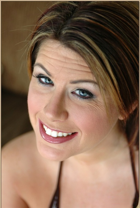 curvy prostitute hot nude pics