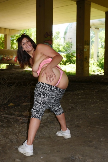 thick brunette pov hot naked pic