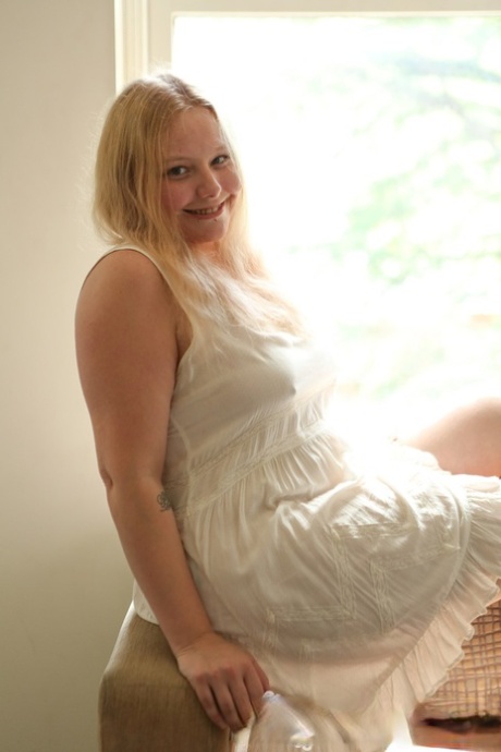 chubby girl next door naked hot porn image