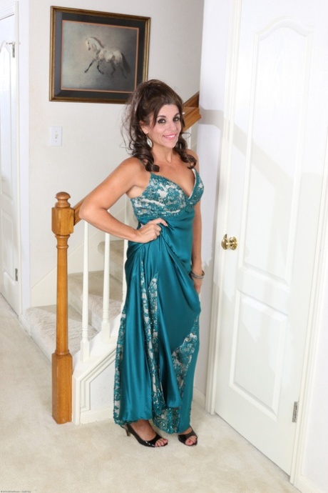 curvy nubile pretty gallery