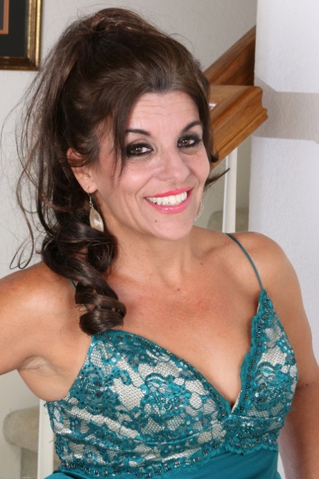 ameliaso curvy pretty photo
