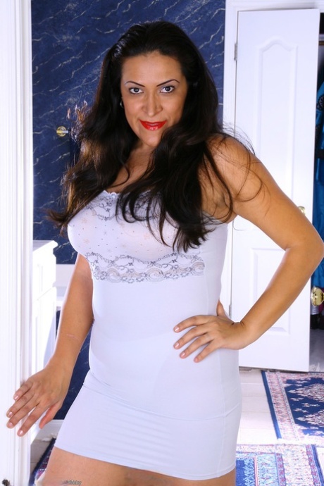 thick light skin latina perfect pics