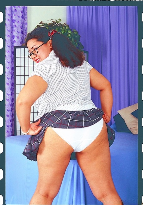 skinny curvy body hot picture