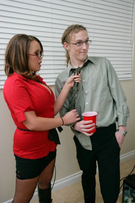 curvy cheater sneaks deep tissue dickdown beautiful picture