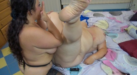 curvy blonde nadia white is stuffing her twat with a dildo sexy nudes galleries