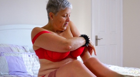 thick chick with massive breasts best pictures