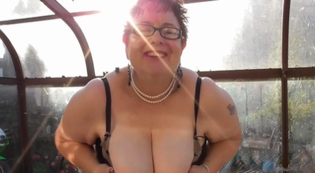 casting curvy tricking hot naked picture