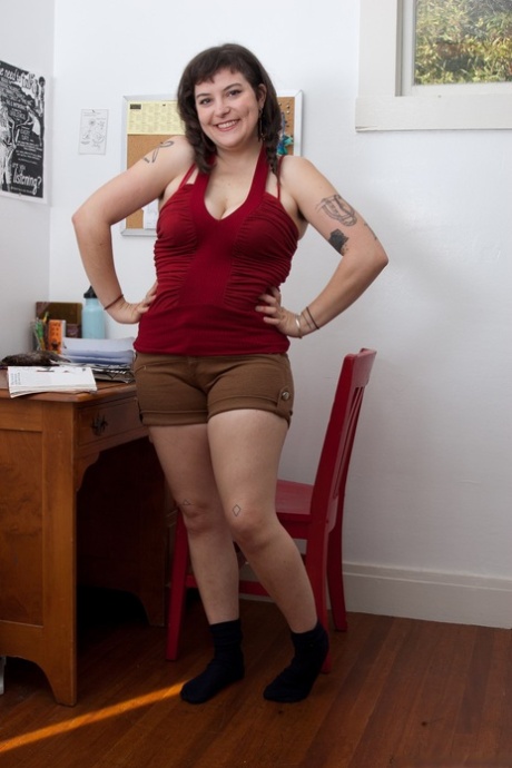 voluptuous woman in porn porno image