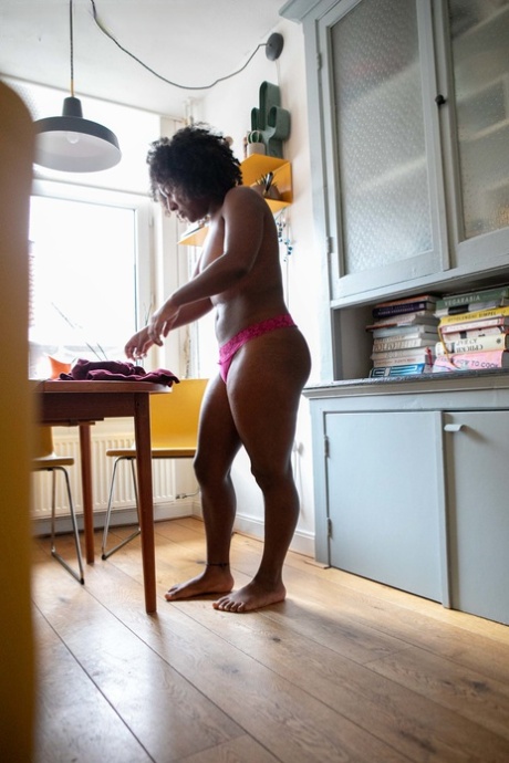 mzansi big curvy girls pornographic picture
