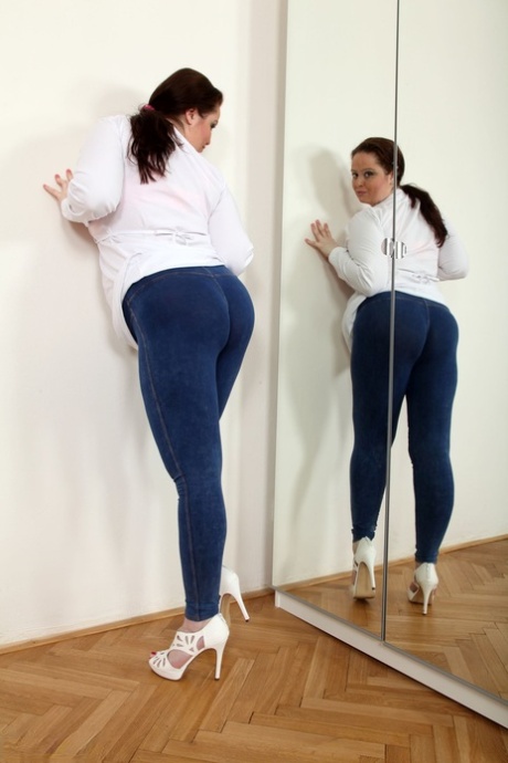 slim thick stepsister erotic image
