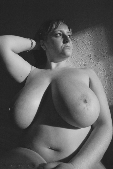 bbw legs wide open art naked pic