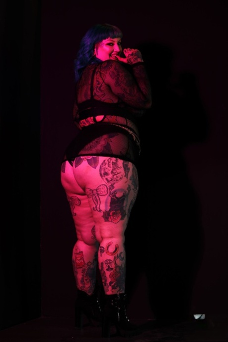 big ass girl gets deep penetration on the couch and swallows cum nudes gallery