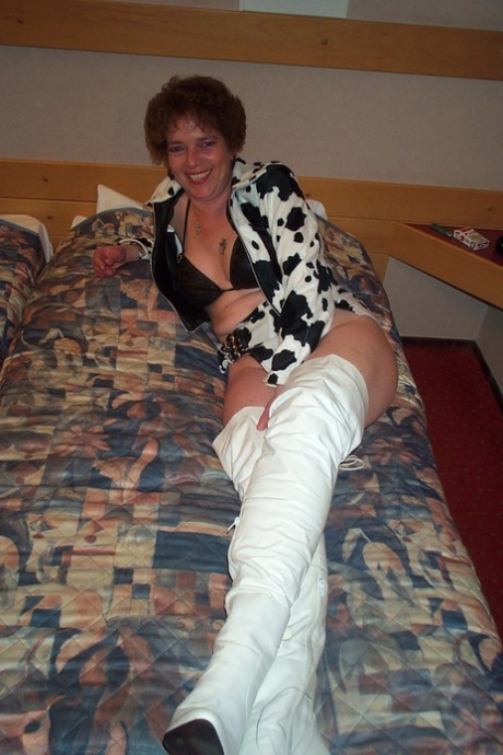 plump erotic bodied submissive wife becomes strangers sex toy nude gallery
