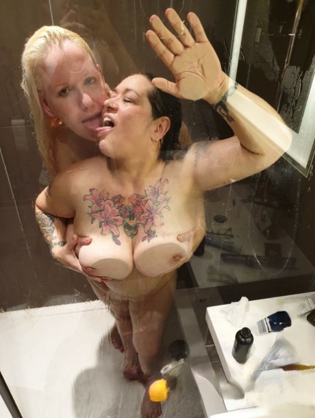 curvy queen 33 pornographic pics