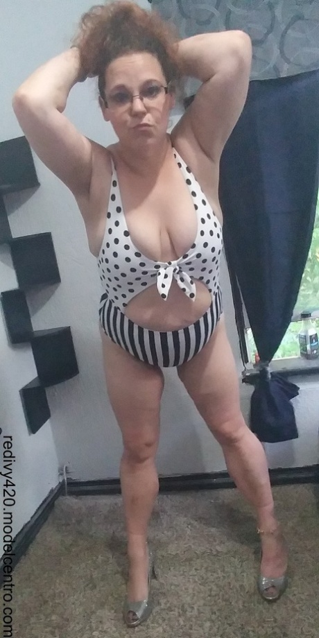 curvy doxy loves sucking peckers art xxx pic