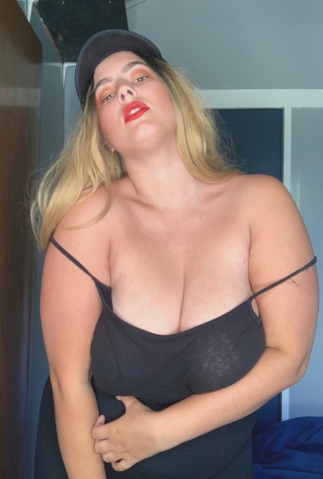 bbw mature seduces beautiful nude image