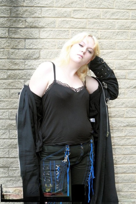 thick girl tease porno pics