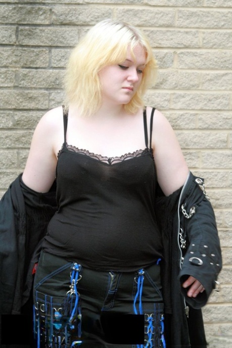 thick curly lightskin pornographic picture