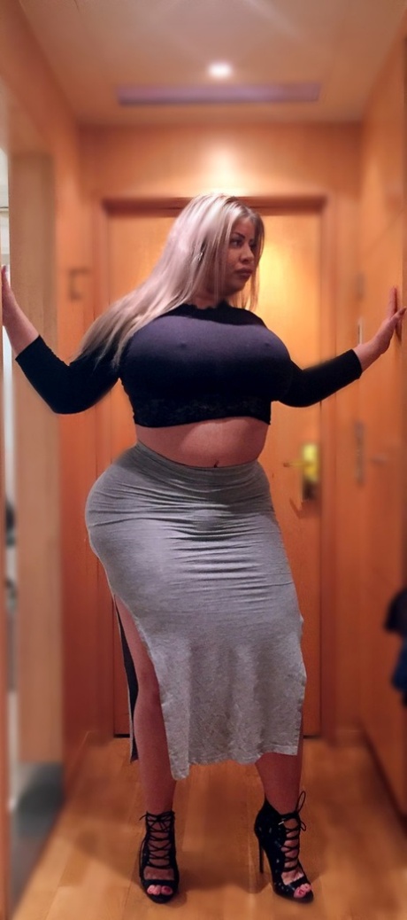 curvy nylon nudes photo