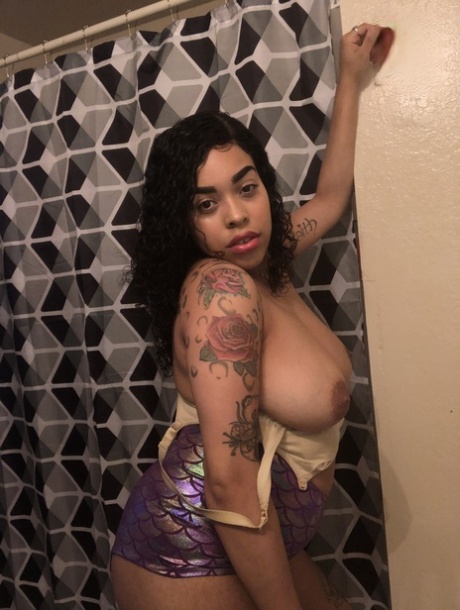 bbw footplay famliguy porno adult pic