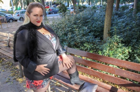 thick bbw enjoying herself beautiful naked pictures