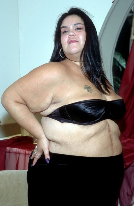 ssbbw spread her ass hot naked pic