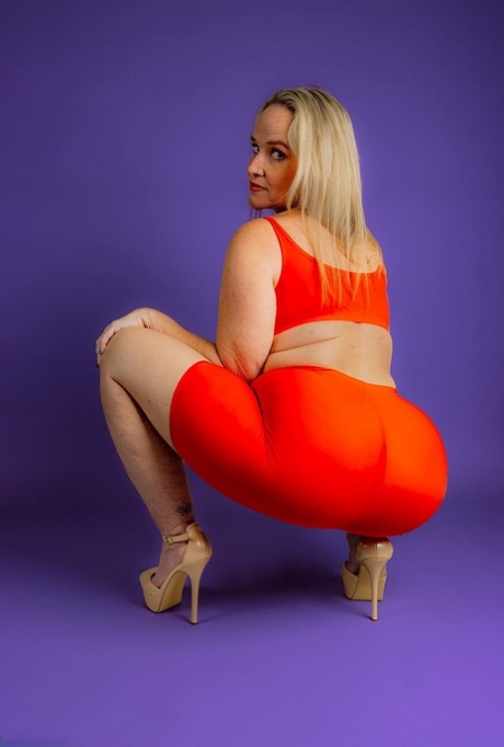 thick bbw stepmom free nude img