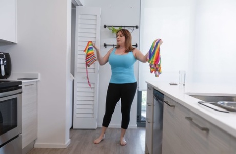 curvy bbw playing with vibrator free porn pictures