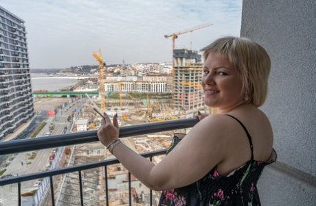 fat wife cheats hot nude images